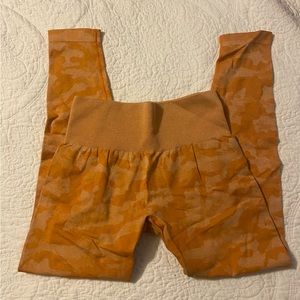 Burnt orange CAMO leggings from NVGTN!